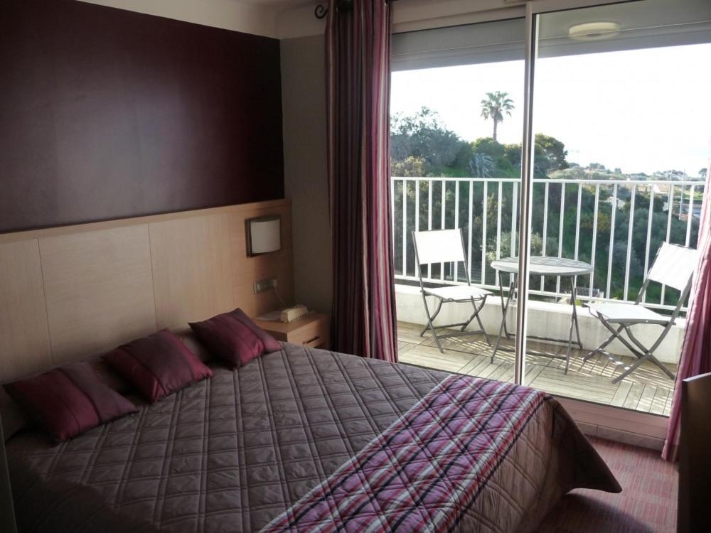 Two Adjacent Double Rooms non connecting